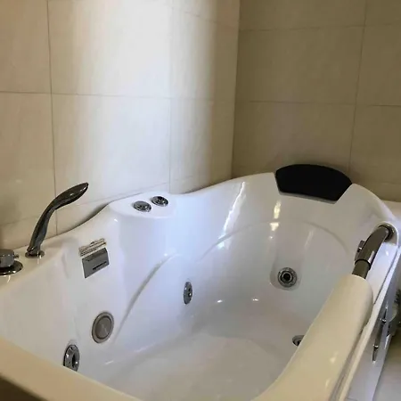 Luxury 400 M2 4 Bedroom With Sea View In דירה