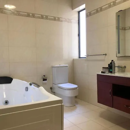 Luxury 400 M2 4 Bedroom With Sea View In סליאמה